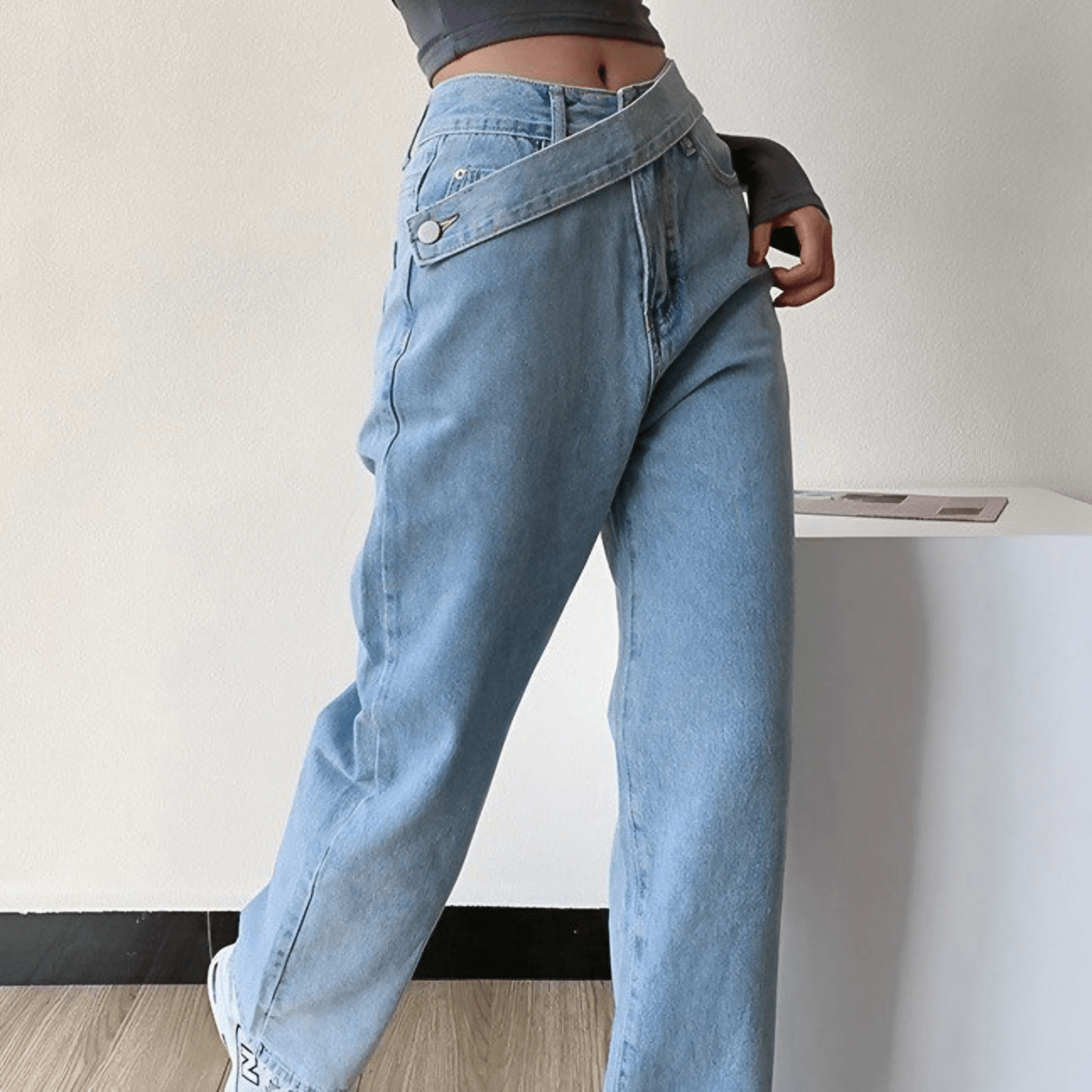 Casila – Asymmetrical closure – Straight-leg jeans-Apparel & Accessories > Clothing > Pants > Jeans-Cíelo Fióra Atelier