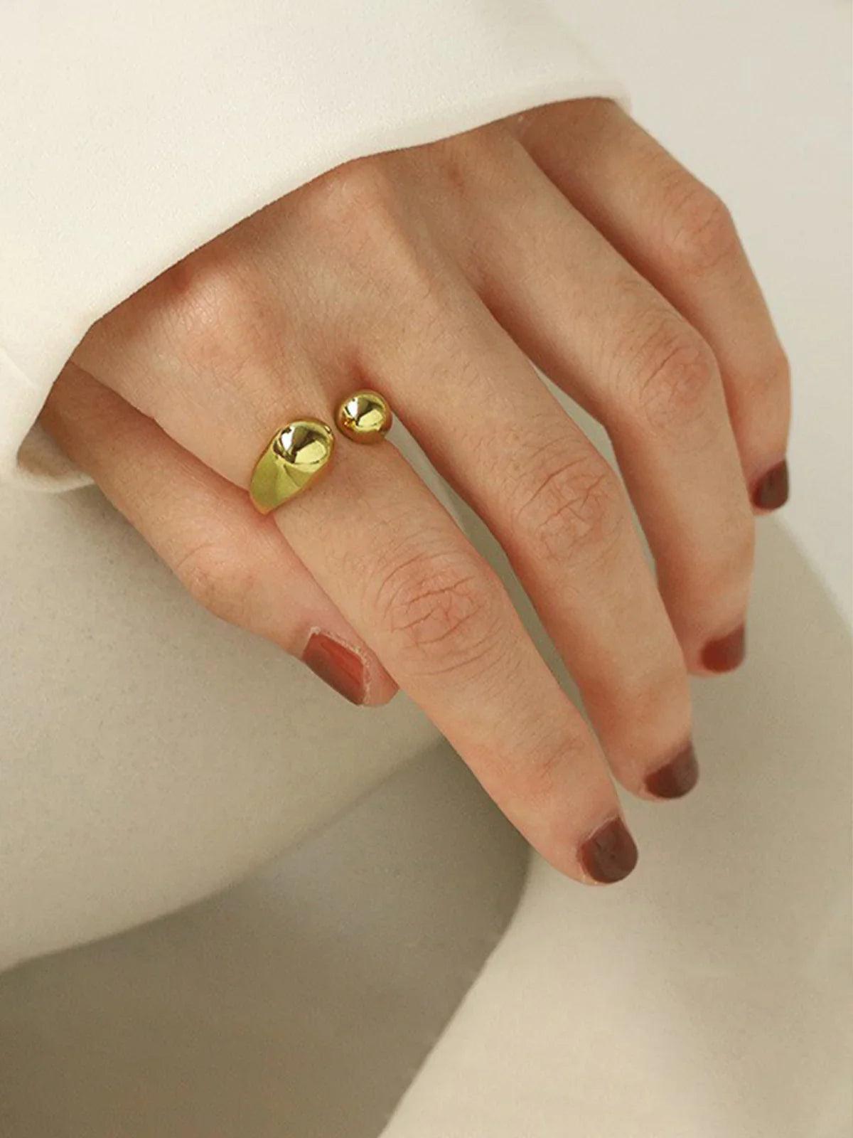 Noxara – Minimalist design – Gold-plated ring-Apparel & Accessories > Jewelry > Rings > Fashion Rings-Cíelo Fióra Atelier